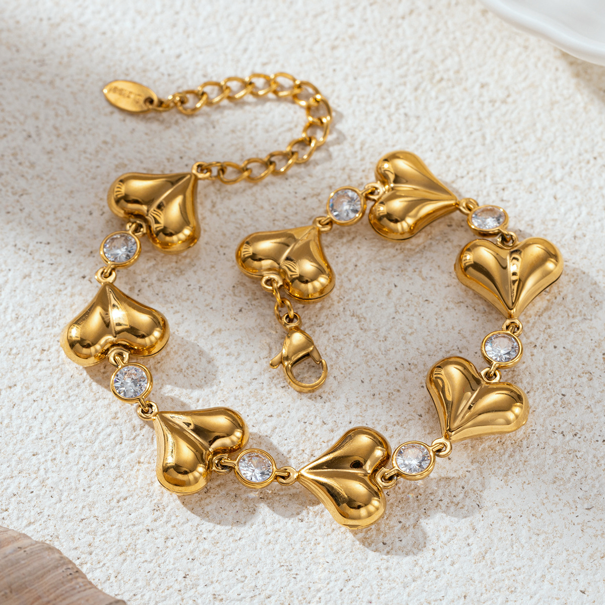 Tina Europa y América pulsera de acero inoxidable lujosa alta sensación de amor versátil más colgante diseño pulsera no se desvanece mujer