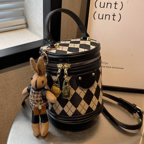 跨境复古时尚百搭洋气手提水桶包女2025新款高级感小众轻奢单肩包