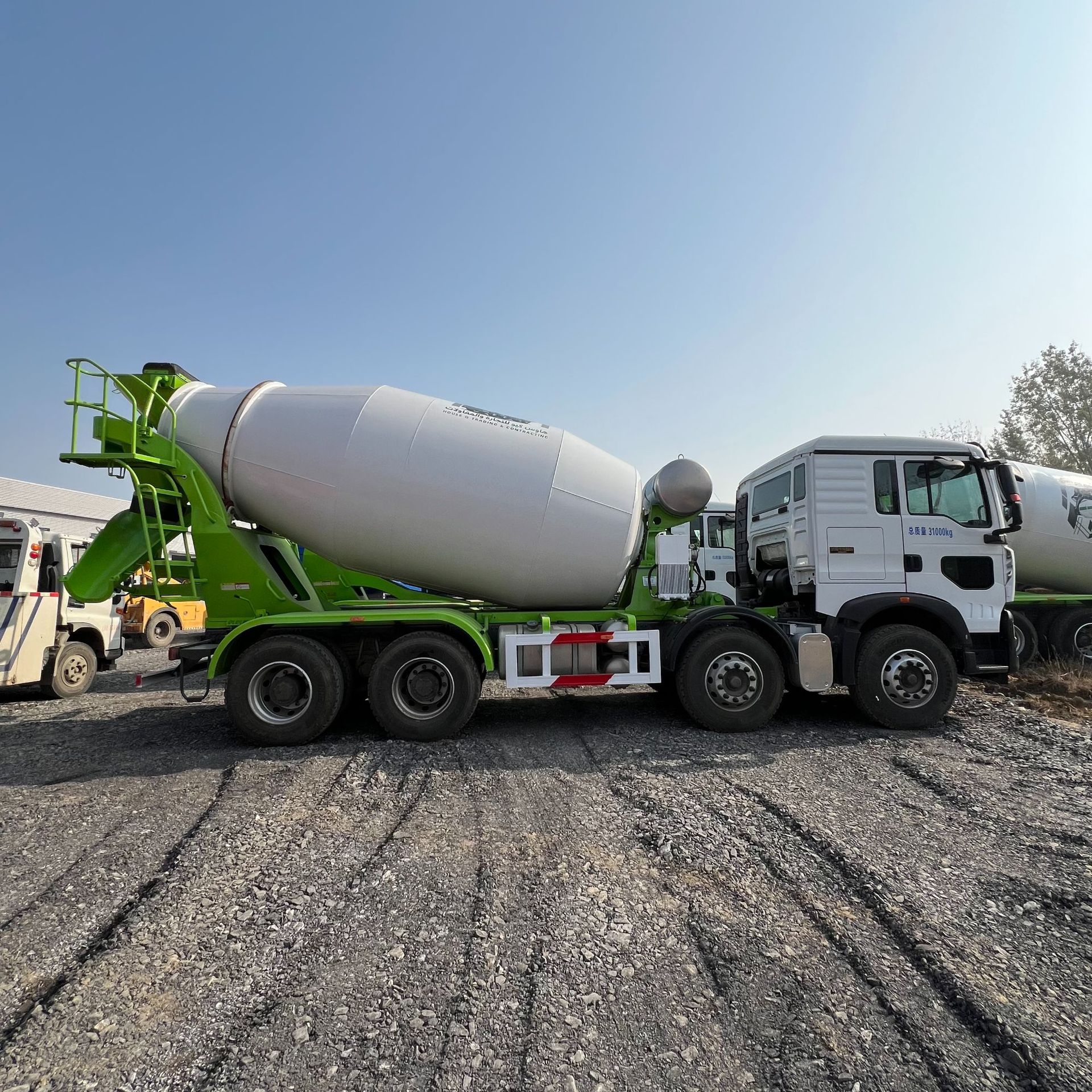 Purchase of self-unloading tow trucks: HOWO front four-wheel rear eight-wheel engineering vehicles, Rongyan Genlyon wide-body models, second-hand market trucks