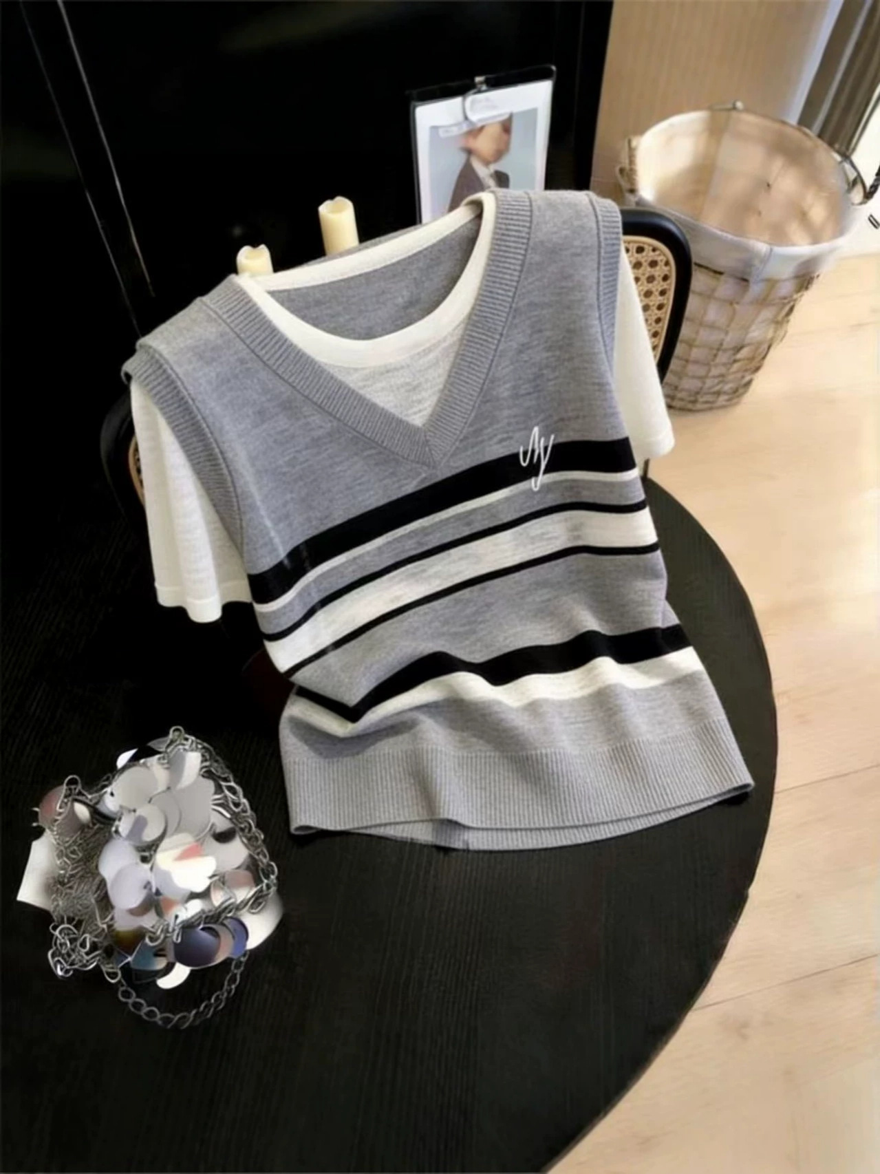 Áo thun nữ cổ tròn phối hai lớp sọc kẻ tay ngắn chất liệu cotton mát — màu xám