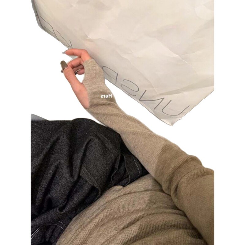 早秋燕麦色半拉链连帽针织衫女设计感小众修身内搭打底衫上衣冬季|undefined