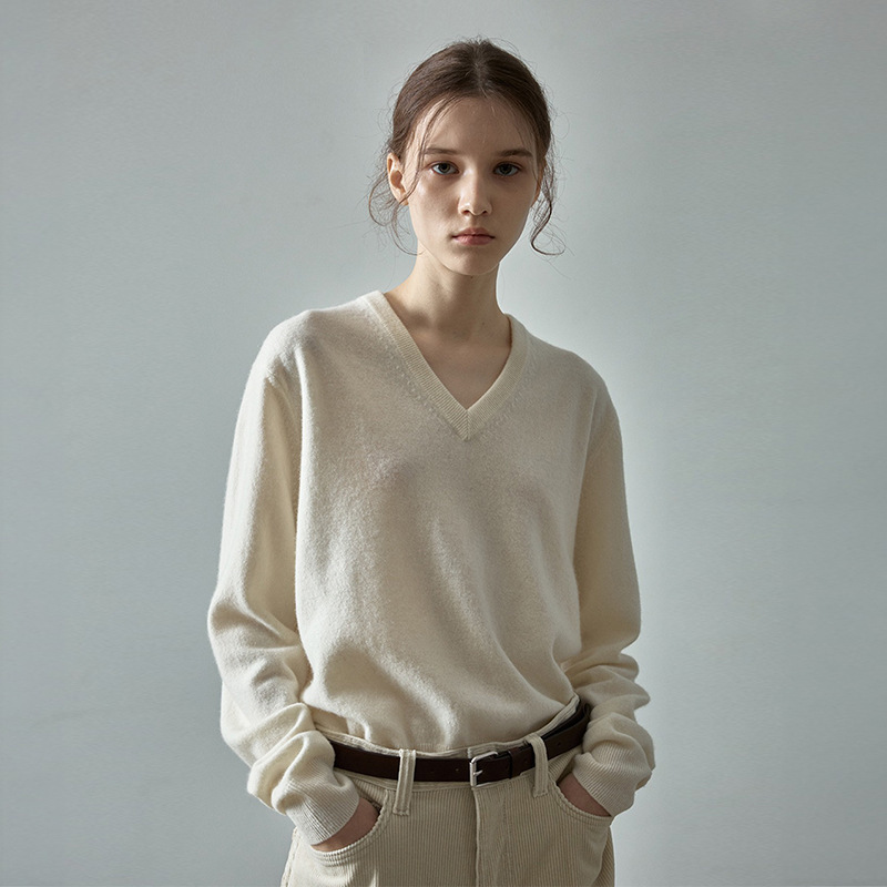 In-Stock Facade Pattern Solid Color V-Neck Wool Knit Sweater for Women, Autumn and Winter Soft and Gentle Pullover Sweater