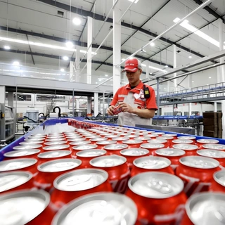 全自动茶饮料流水线瓶装可乐罐生产线符合食品级标准灌装稳定