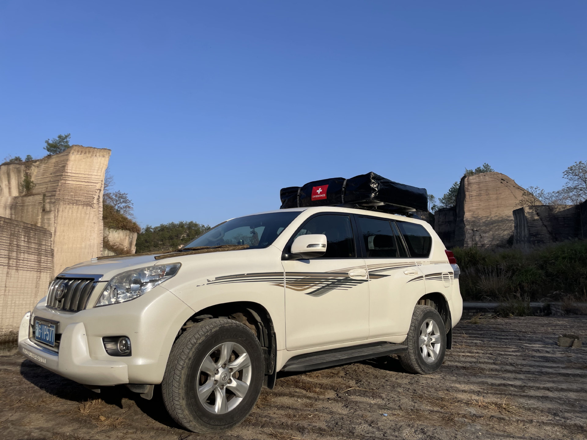 Leftover Foreign Trade Stock with Tags, Sold Out with No Restock, Outdoor Off-Road, Various Sizes, Long Car Roof Tent, Portable Car Tent