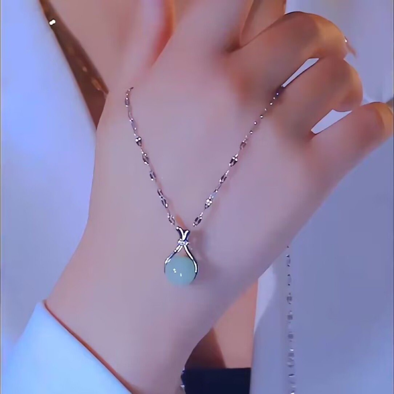 2025 New Green Small Lucky Bag Pendant Necklace, Feminine, Light Luxury, Versatile Niche Jewelry Wholesale, Simple