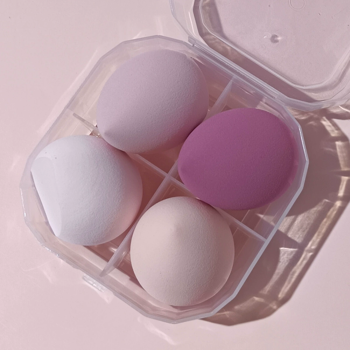 Makeup Sponge Set, 4-Cell Compact Case, Soft Round Cosmetic Blenders (assorted colors)