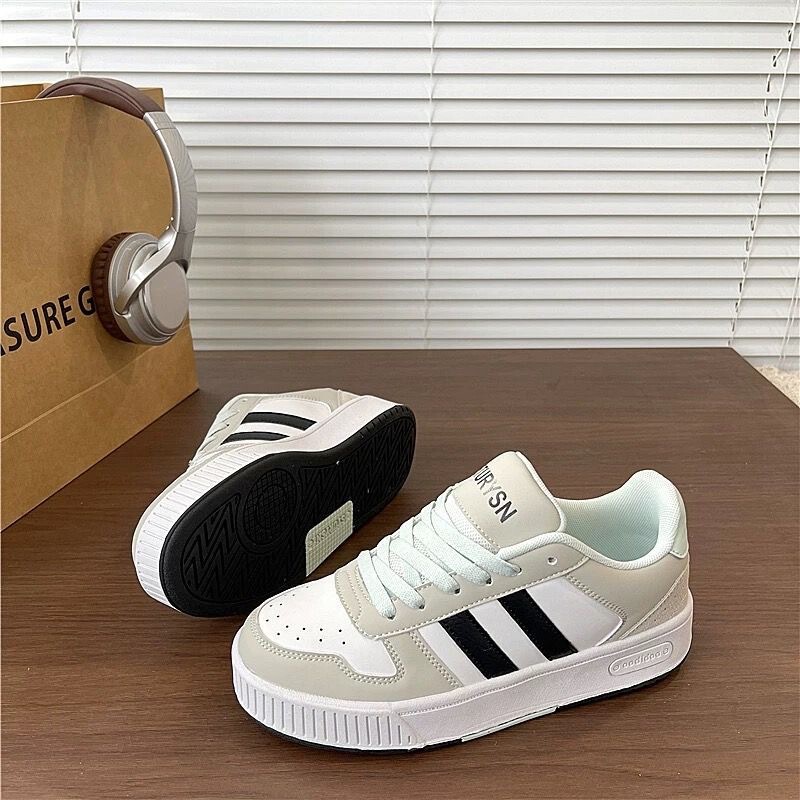 Korean Style Spring and Summer New Student Casual Niche Retro Fashion Sneakers for Women Ins Street Style Retro Classic Loafers