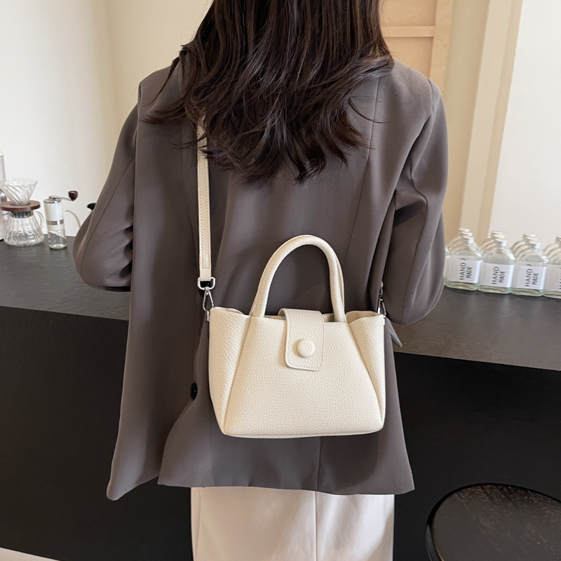 Bolso retro transfronterizo simple bolso de cubo de agua mujer otoño / invierno 2025 nuevo tipo de bolso de hombro casual bolso de moda