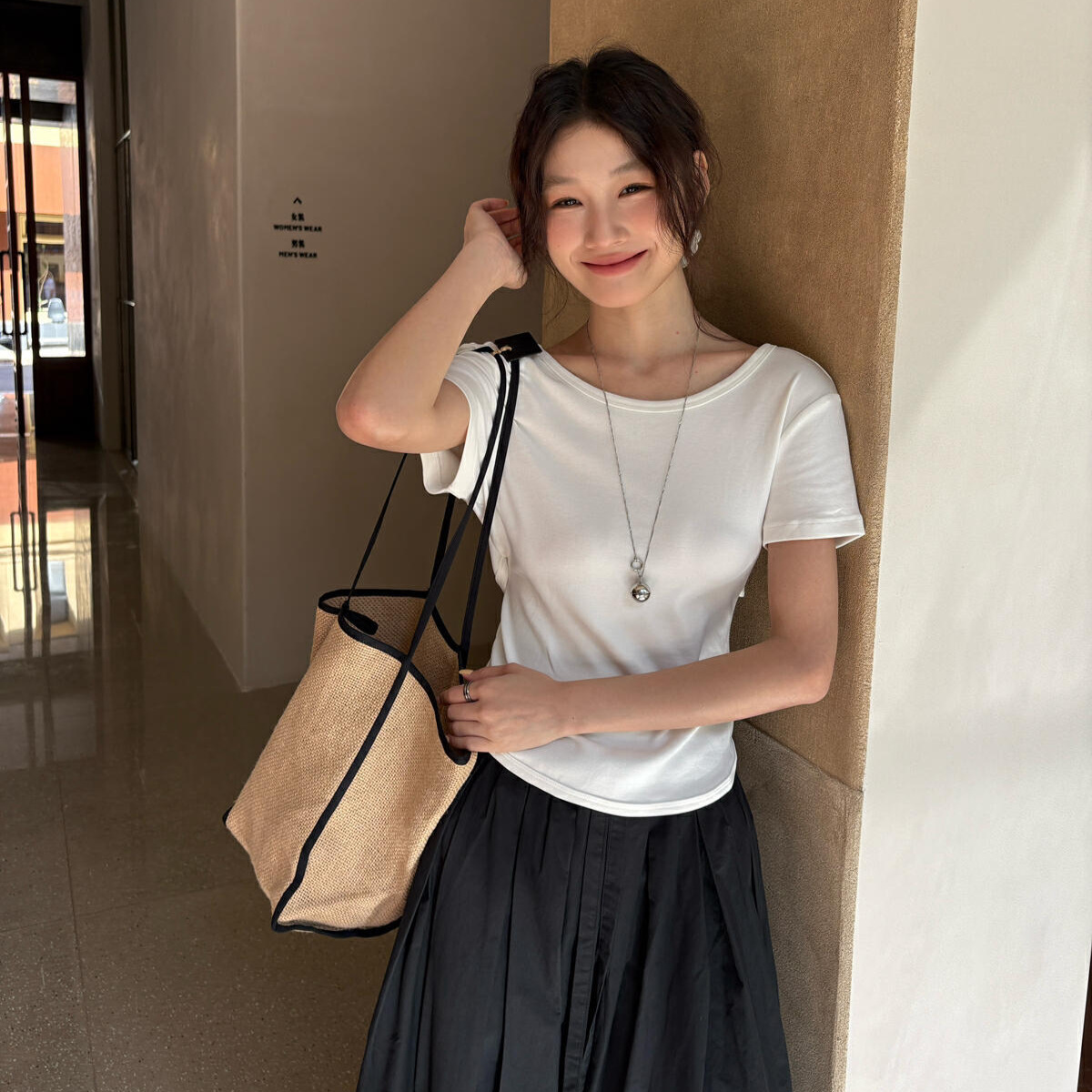 KITTIN estándar coreano! Diseño de cuello en U de verano sentido temperamento espalda cruz cintura delgada camiseta de manga corta mujer B3283 image 3