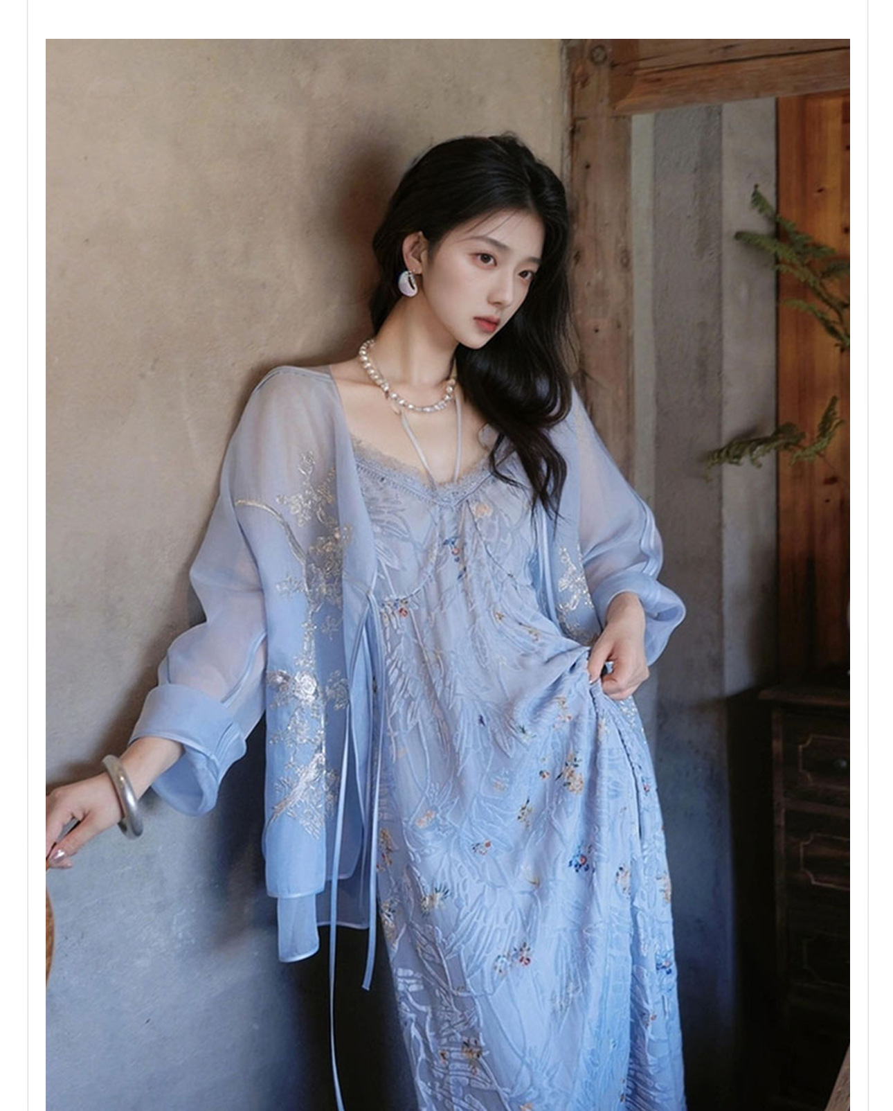 Bộ váy áo sơ mi lụa tơ tằm in họa tiết vintage cao cấp phong cách tiểu thư — váy treo màu xanh, Áo màu xanh lam chi tiết 2