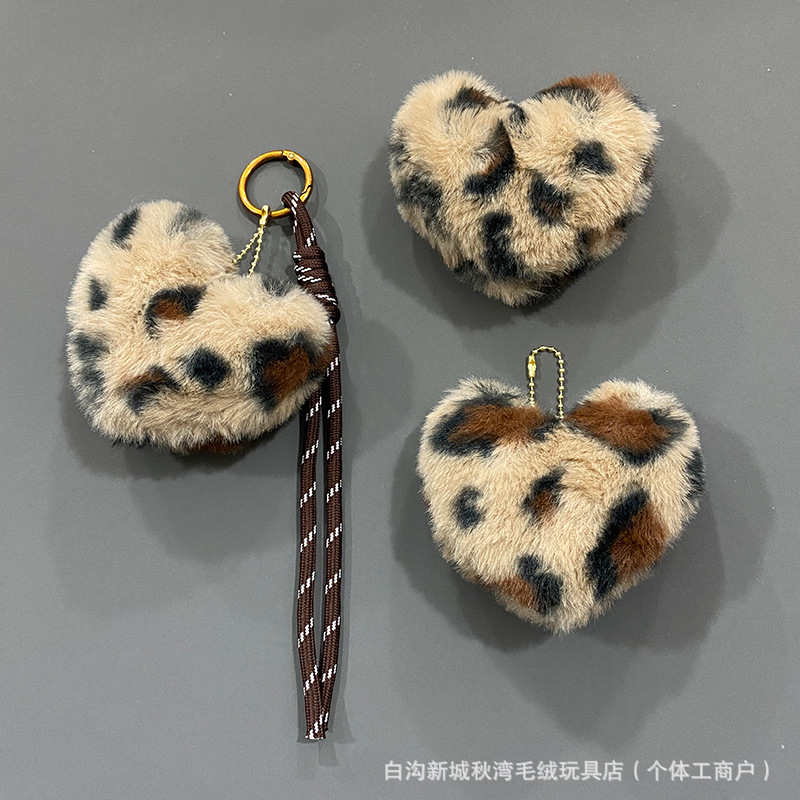 New Leopard Print Heart Keychain with a High-End Feel, Plush Heart-Shaped Pom-Pom Braided Rope Pendant Wholesale