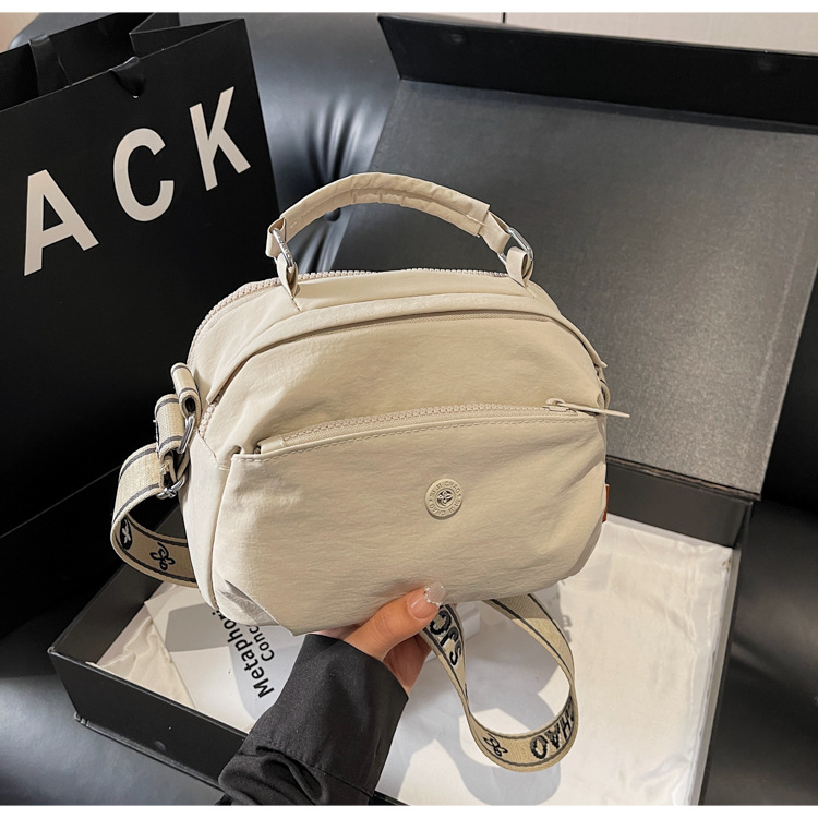 Bolso de tela de nylon coreano para mujeres 2026 nuevo bolso de tendencia transfronteriza pequeño bolso de hombro de viaje ligero image 8