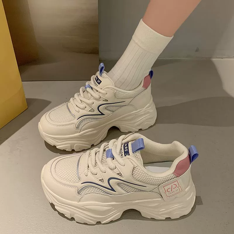 Нишевые дышащие женские кроссовки 2025 года, новые весенние сетчатые универсальные на толстой подошве, увеличивающие рост, повседневные спортивные туфли, популярные "dad shoes".