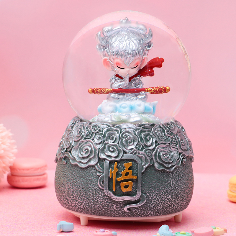 Linda campana tren azul gordo bola de cristal caja de música para niños y compañeros de clase regalo caja de música de nieve brillante