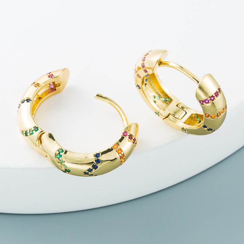 Wholesale Simple Gold-plated Copper Inlaid Colorful Zircon Ear Hoop Nihaojewelry display picture 3