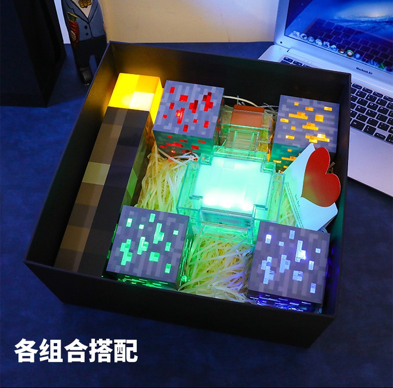 My World Game Periférico Regalo de cumpleaños Año Nuevo Hombre Caja de regalo MC Torch Antorcha Luz nocturna creativa Luz ambiental