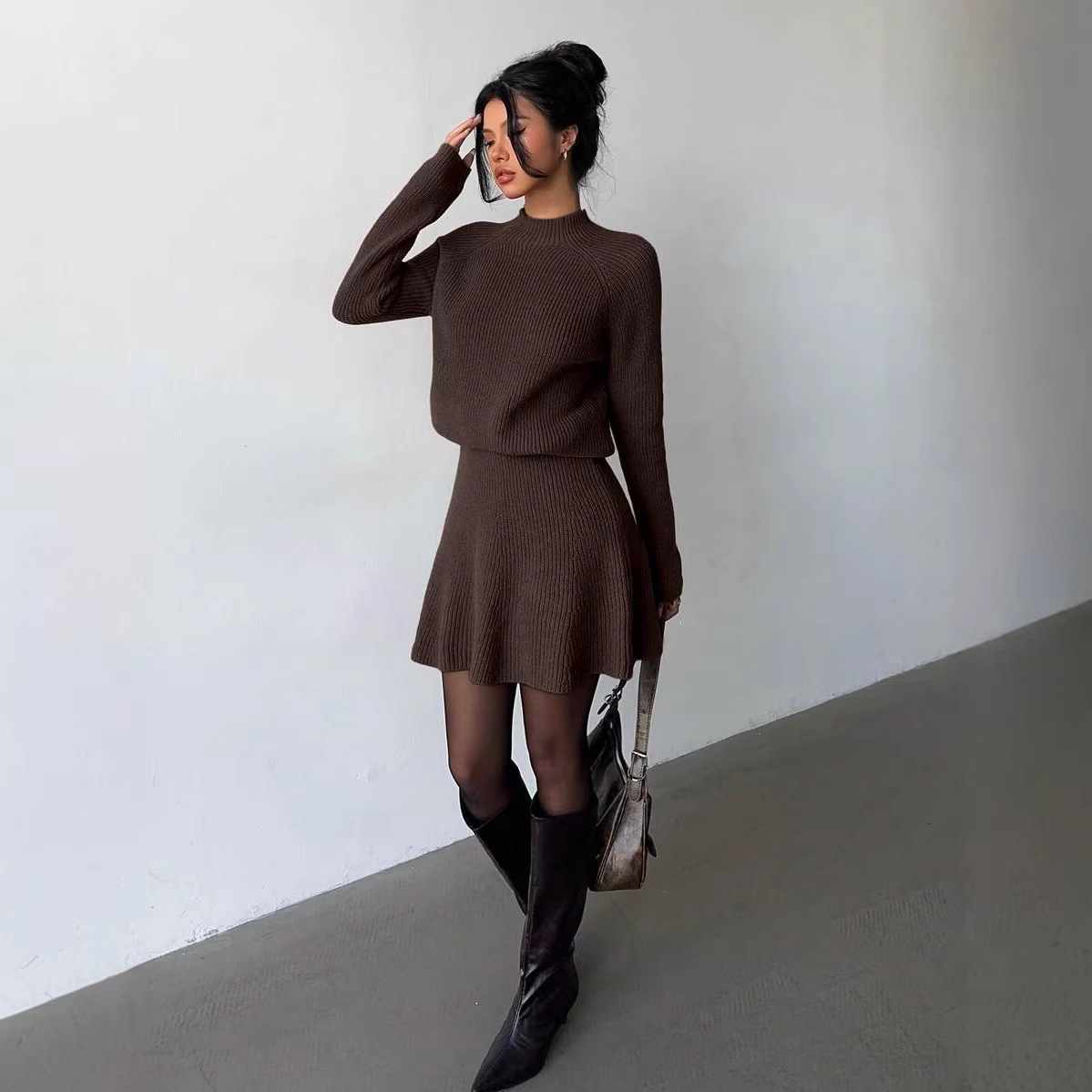 Dameskleding: Losvallende, casual top met ronde hals en textuur, bestaande uit een tweedelig gebreid shirt._voghion.com