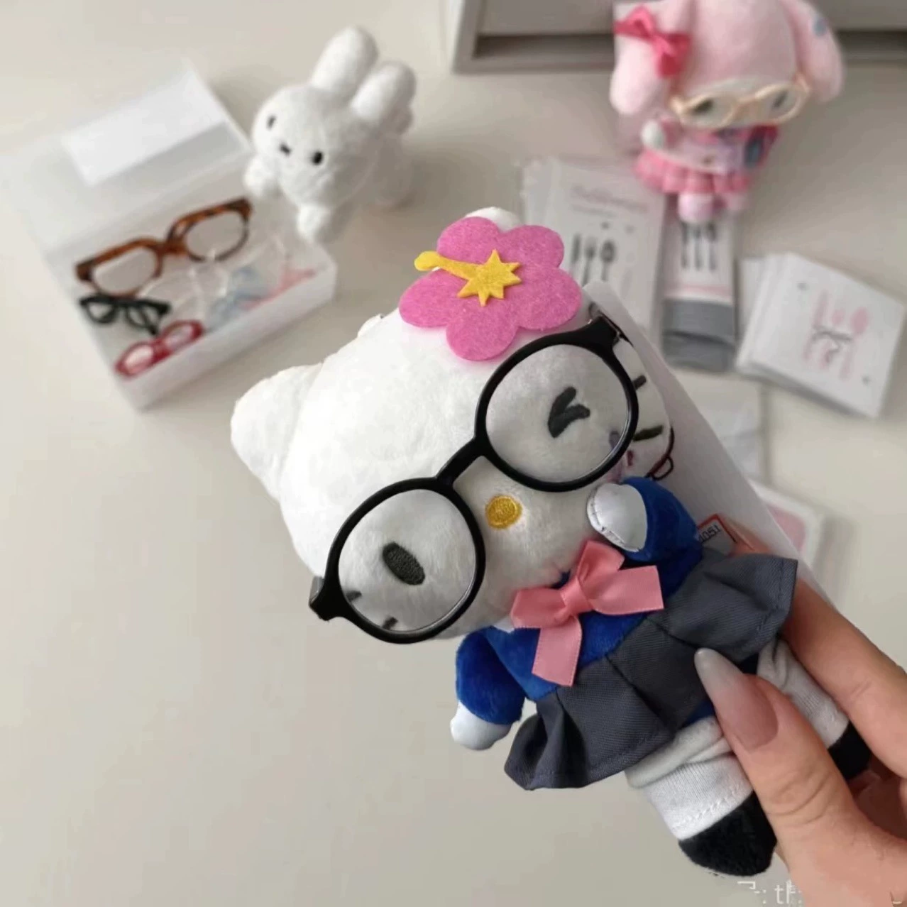Подвеска (Hello Kitty) в форме куклы в форме, брелок‑украшение для сумки, плюш, съёмные очки, 40 г