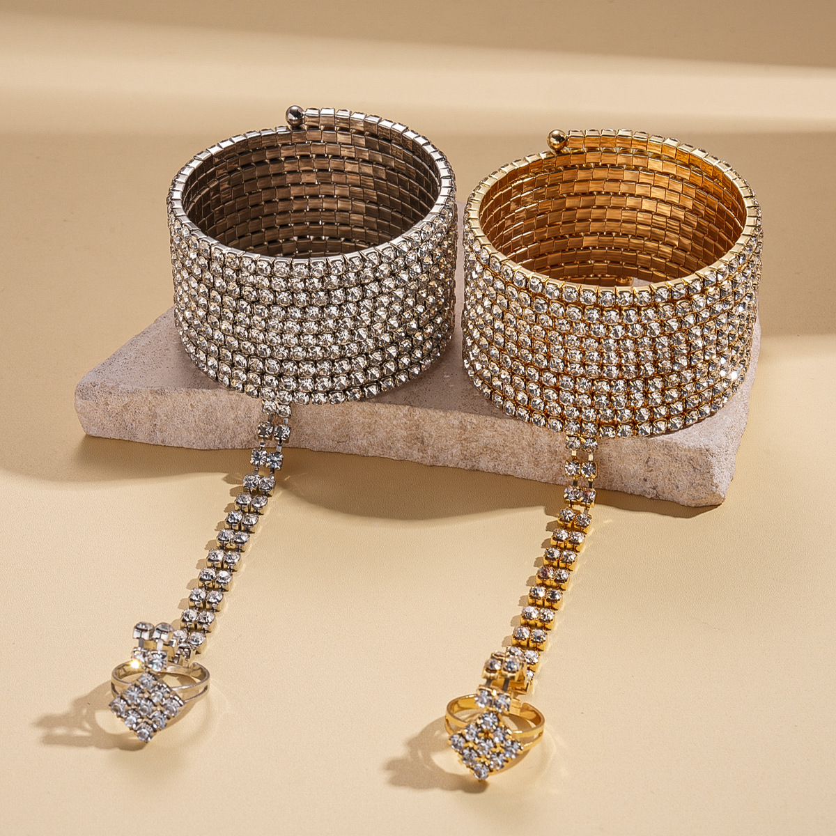 Brazalete de anillo redondo geométrico multicapa con diamantes europeos y estadounidenses, nicho de moda transfronteriza, personalidad ligera y lujosa, joyas de alta calidad para mujeres