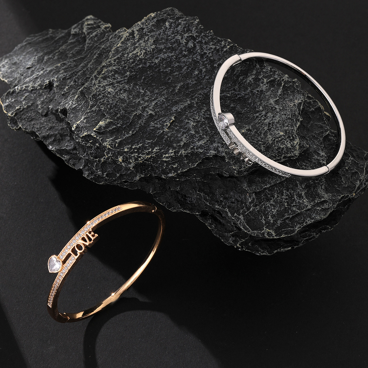bracelet with zircon