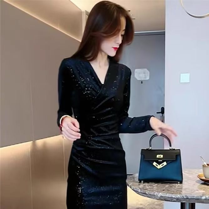 빈티지 V 넥 벨벳 스타 원피스 여성 가을과 겨울 새로운 우아한 허리 슬리밍 스플릿 힙 롱 스커트