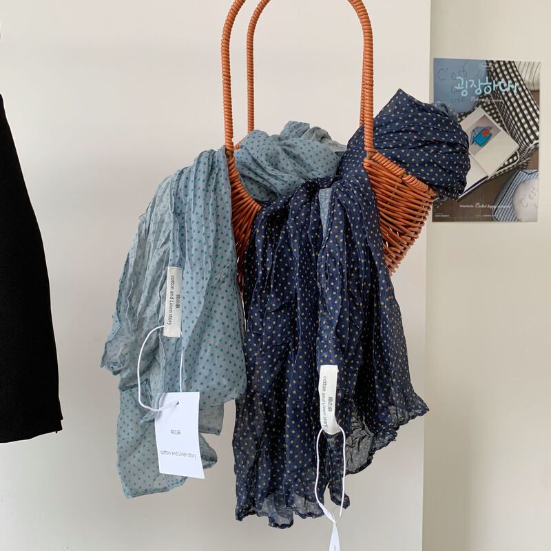 Korean-style multifunctional neck-protecting shawl, thin scarf with contrasting color dots, vintage versatile long pleated polka dot silk scarf for women Korean-style multifunctional neck-protecting shawl, thin scarf with contrasting color dots, vintage versatile long pleated polka dot silk scarf for women