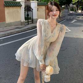 领碎花连衣裙女夏季收腰薄款雪纺气质短裙小个子显瘦长袖字裙子
