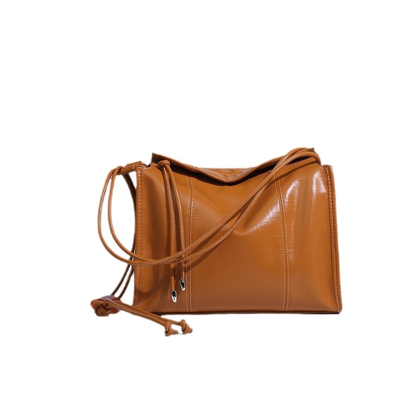 Large capacity fashionable casual shoulder 2024 new atmospheric versatile handbag with a sense of luxury, temperament,_voghion.com
