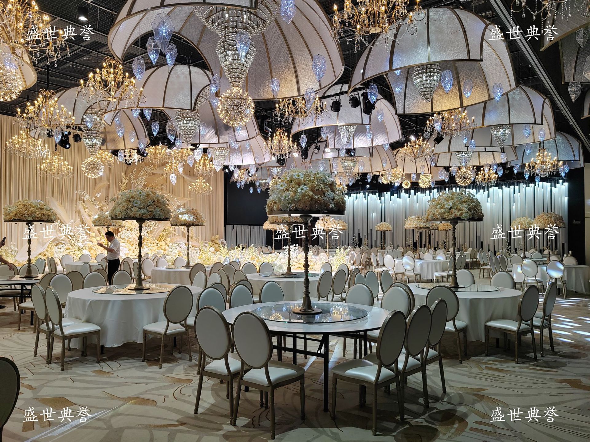 Taizhou hotel de cinco estrellas banquete mesa y silla restaurante banquete de boda plegable silla trasera redonda de comercio exterior boda tema silla de sol pic 32