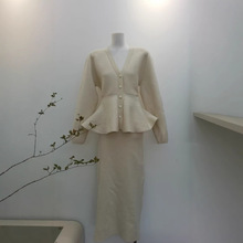 冬季温柔系穿搭女2024新款韩版收腰显瘦针织毛衣百搭半身裙两件套