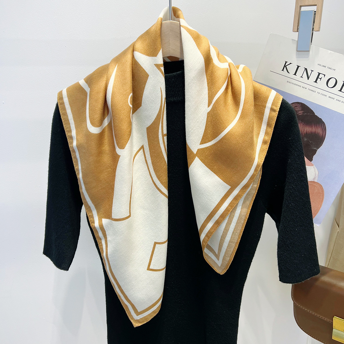 2025 nueva bufanda de seda de camelia en blanco y negro con bloques de color de estilo japonés y coreano, bufanda cuadrada versátil para combinar todos los días con trajes y camisas