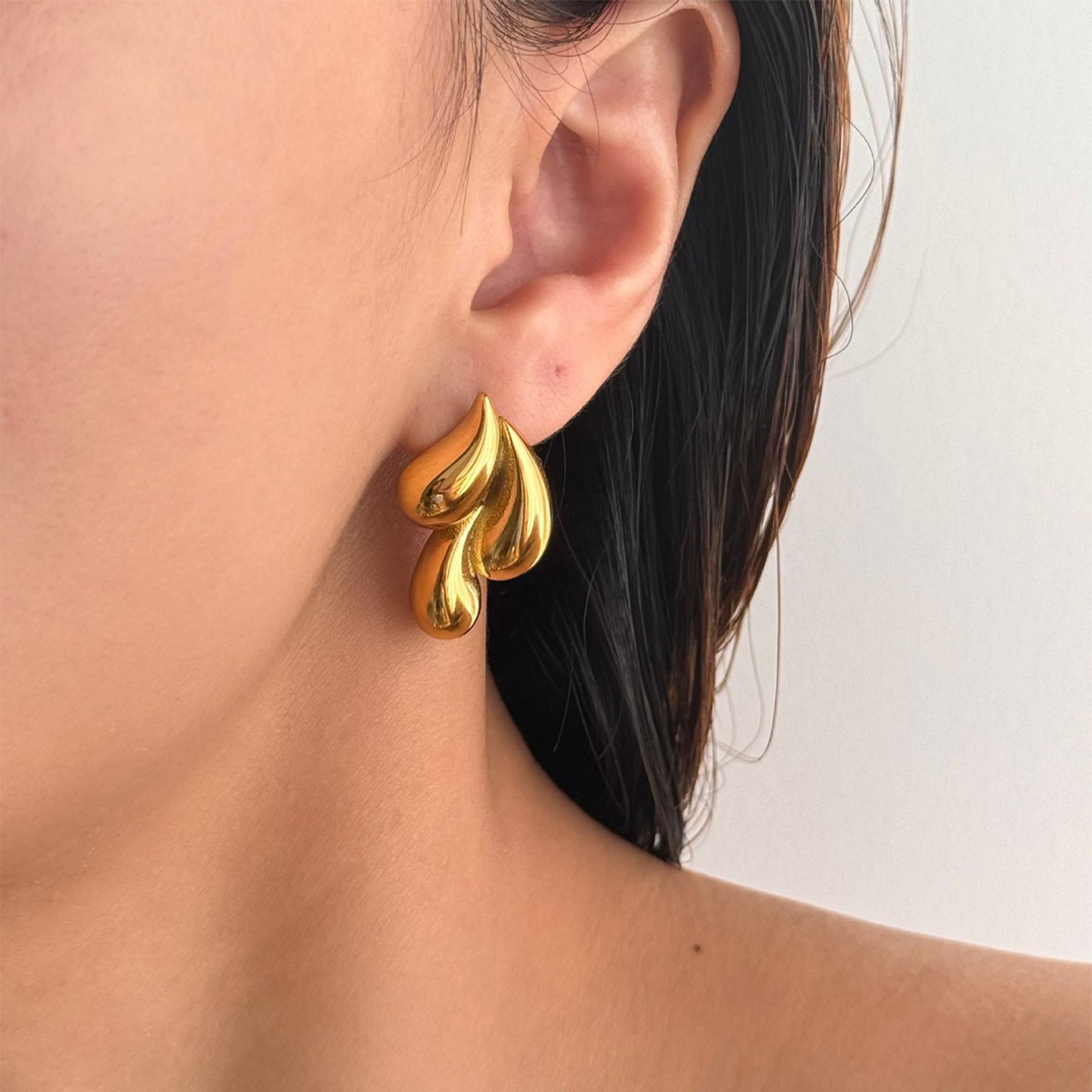 2024 nueva moda personalidad simple pendientes de gota de agua irregular nicho universal pernos de temperamento