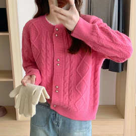 高级感毛衣复古麻花金扣温柔针织开衫设计感春装针织衫宽松上衣女