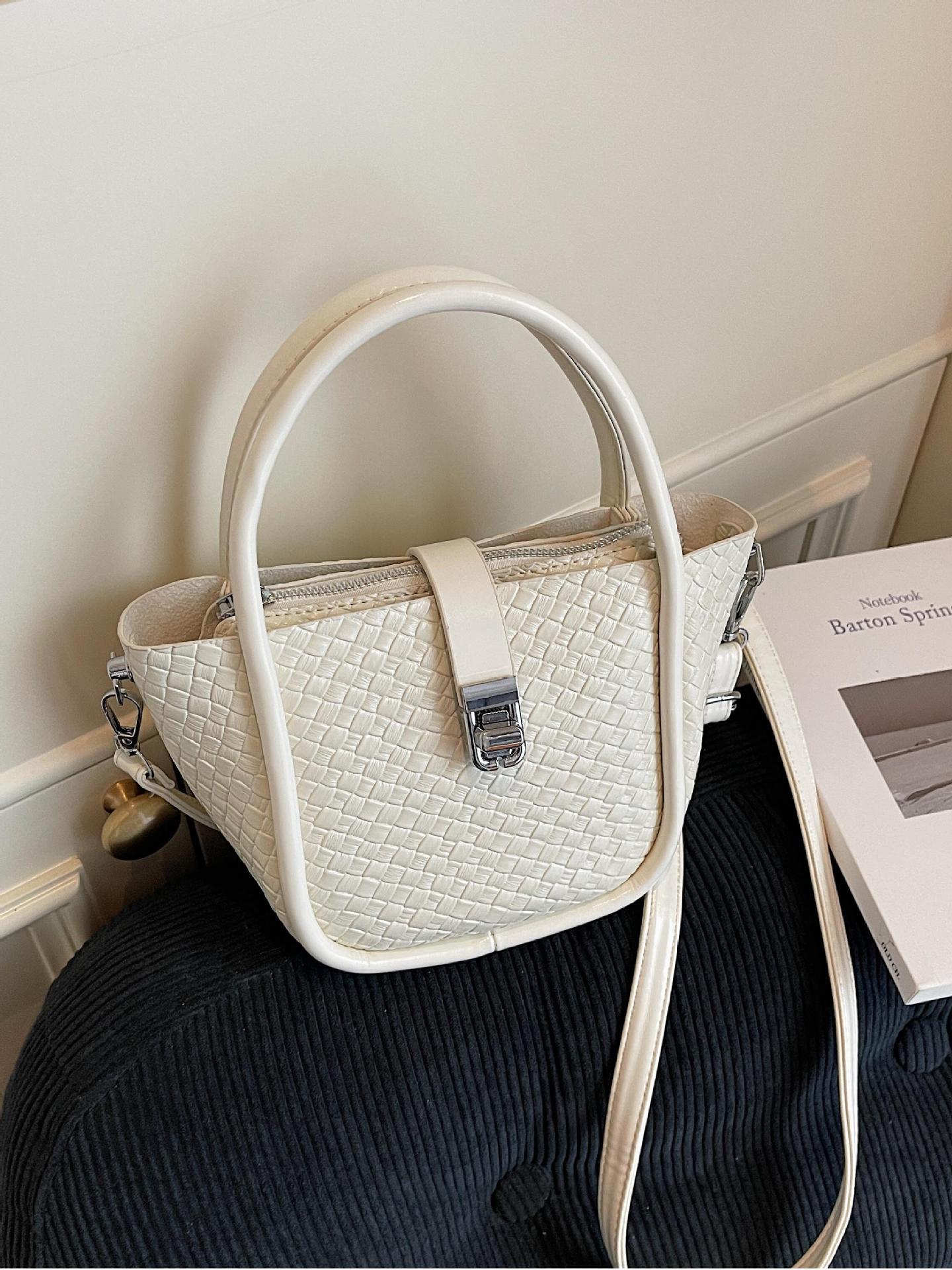 Tejiendo una tendencia de nicho, bolsa de canasta de verduras, mujer 2025, nuevo estilo de comercio exterior, bolso de mensajero de un solo hombro de alta gama de verano