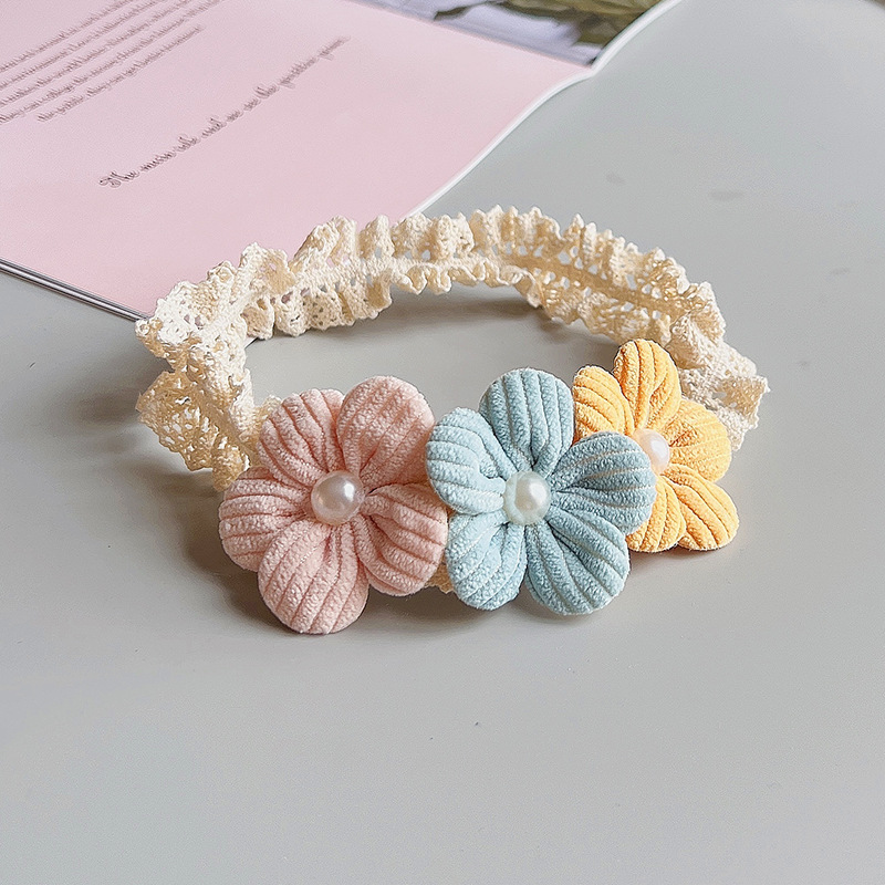 Flower-shaped, light