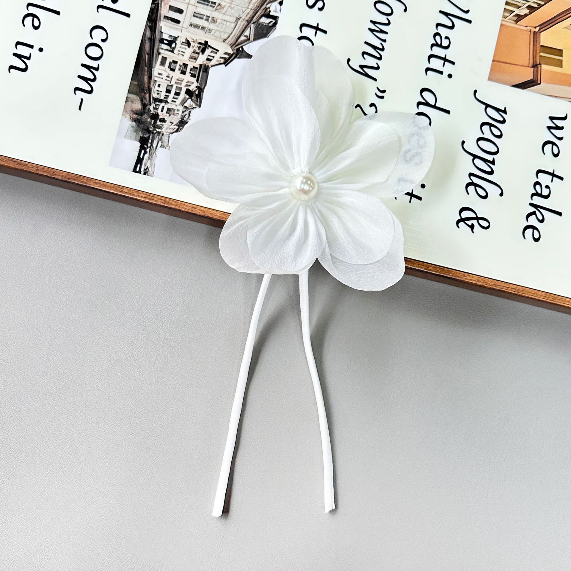 Decoración de perlas blancas flores para el cabello simple y elegante ajuste para el cabello clips ropa infantil maleta adornamiento image 3