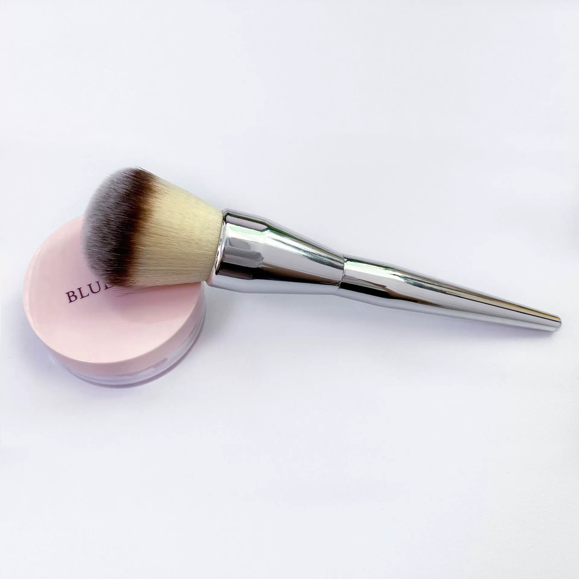 Brush, highlighter, big face blush, soft powder