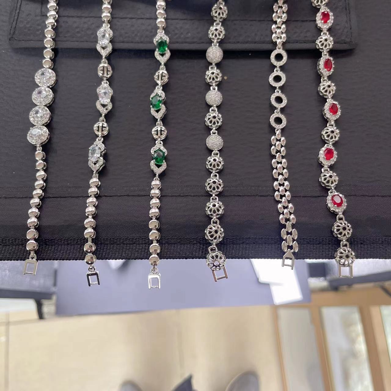 Fashionable quality bracelet with zircon