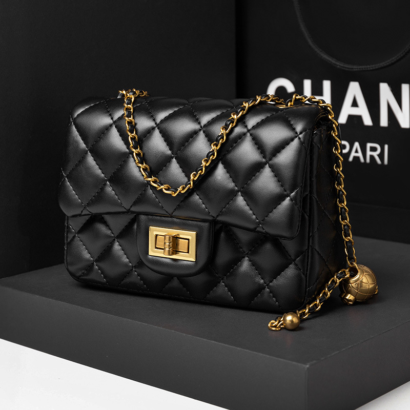 El nuevo bolso de bola de oro es el mismo que el nuevo bolso de bola de oro, la tendencia femenina, la moda, el pequeño estilo fragante, la cadena lingge, el bolso femenino, el hombro único.