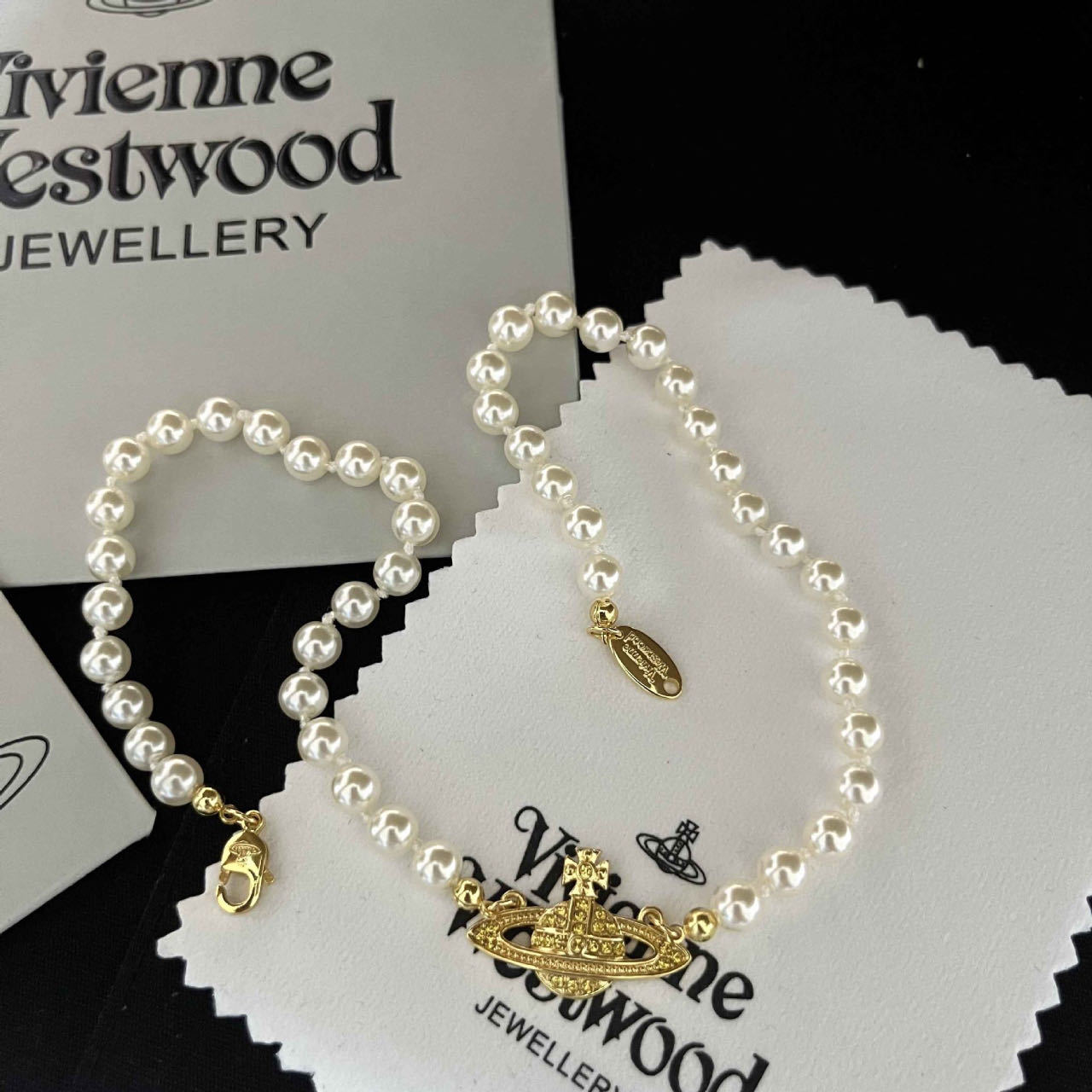 Saturn necklace gold