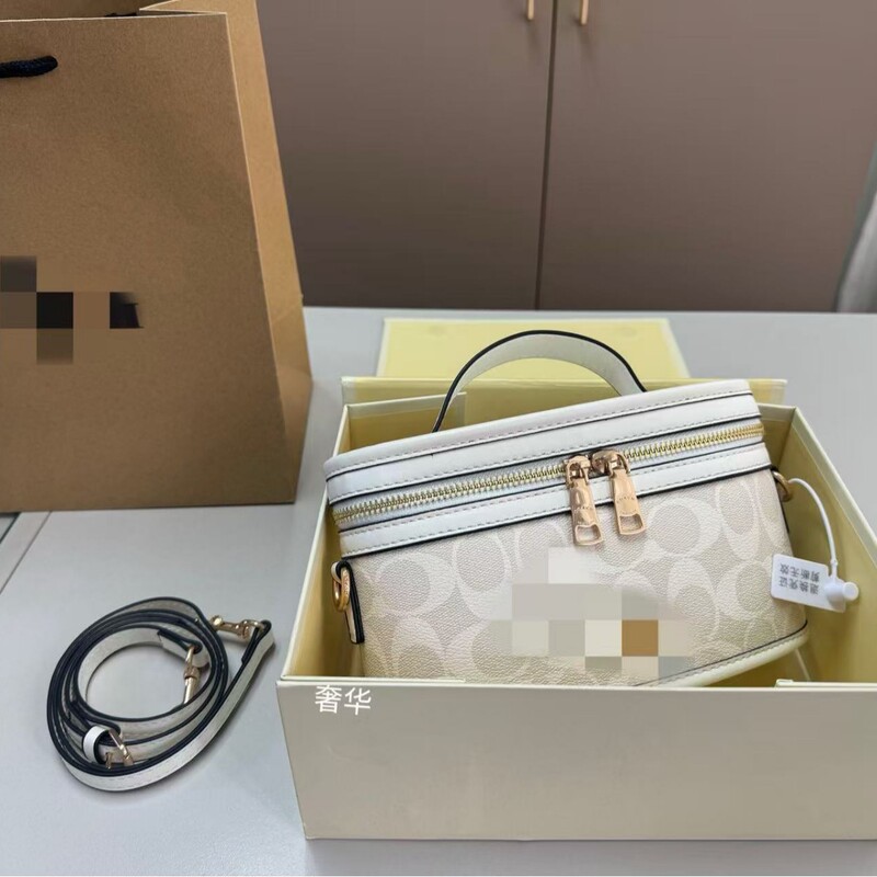 Coach's New Women's Bag Trail Mini Small Bag Retro Handbag Chain Crossbody Bag Makeup Box Bag Coach's New Women's Bag Trail Mini Small Bag Retro Handbag Chain Crossbody Bag Makeup Box Bag