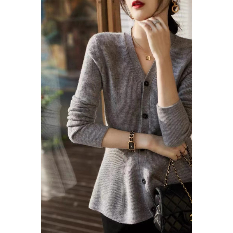 良い生地、写真あり。2025年日本楽天Vネック、着痩せ効果、ウエストシェイプ、外で着るセーター、フリル裾、長袖ニットカーディガン。