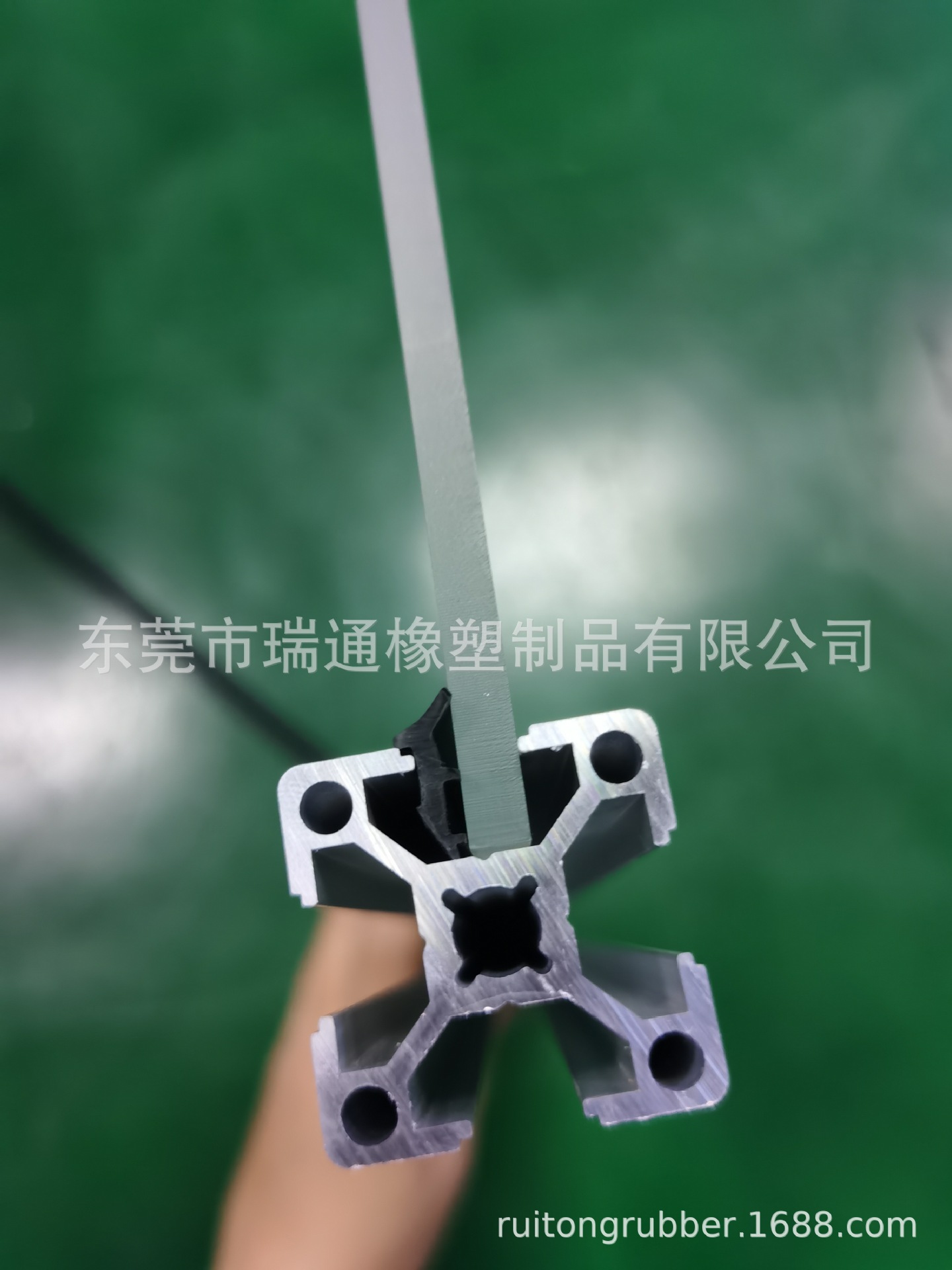 铝合金机架门窗玻璃压条 T型胶条 装亚克力板玻璃胶条 月牙胶条