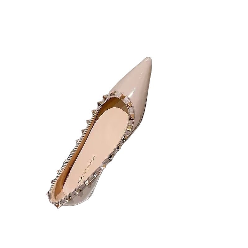 Nuevos zapatos de mujer de fondo plano europeo y americano remaches cómodos zapatos de trabajo de estilo coreano