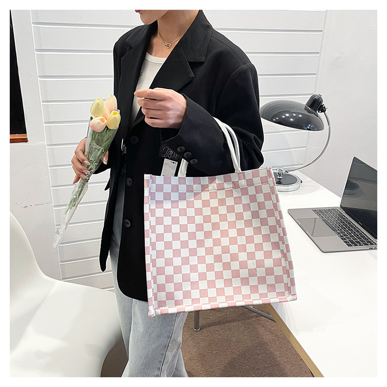 Large-capacity single-shoulder tote bag 2024 new style fashionable and textured trendy handbag for commuting and casual use, large checkered bag for women undefined