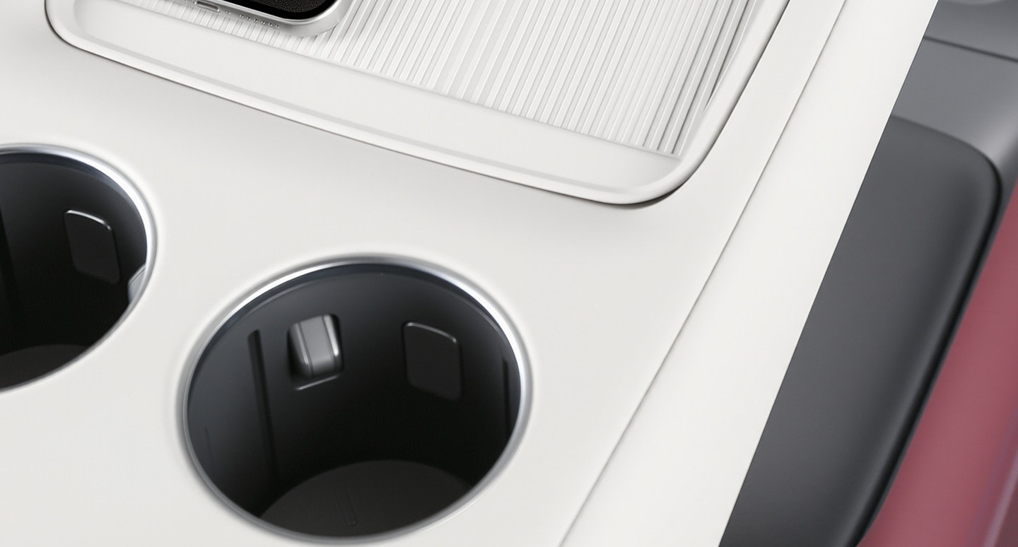 Suitable for Xiaomi YU7 wireless charging dustproof protective pad, silicone non-slip center console gear shift interior modification accessories