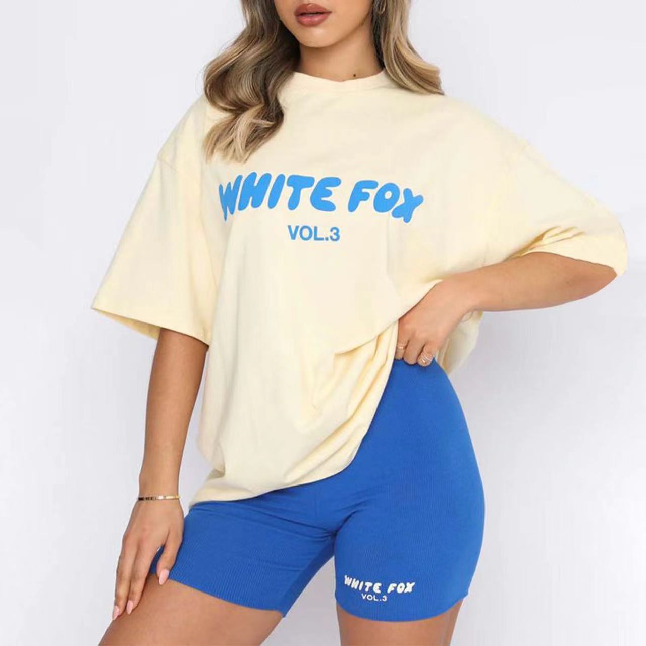 카키색과 파란색 바지