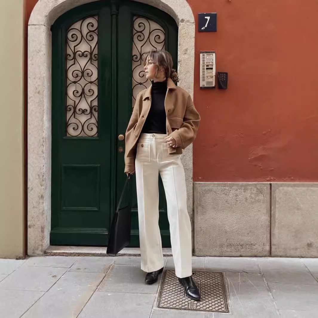 SE bolsillo de botón de cintura alta tridimensional de costura media pantalones delgados pantalones rectos de arroz blanco pantalones casuales para mujeres