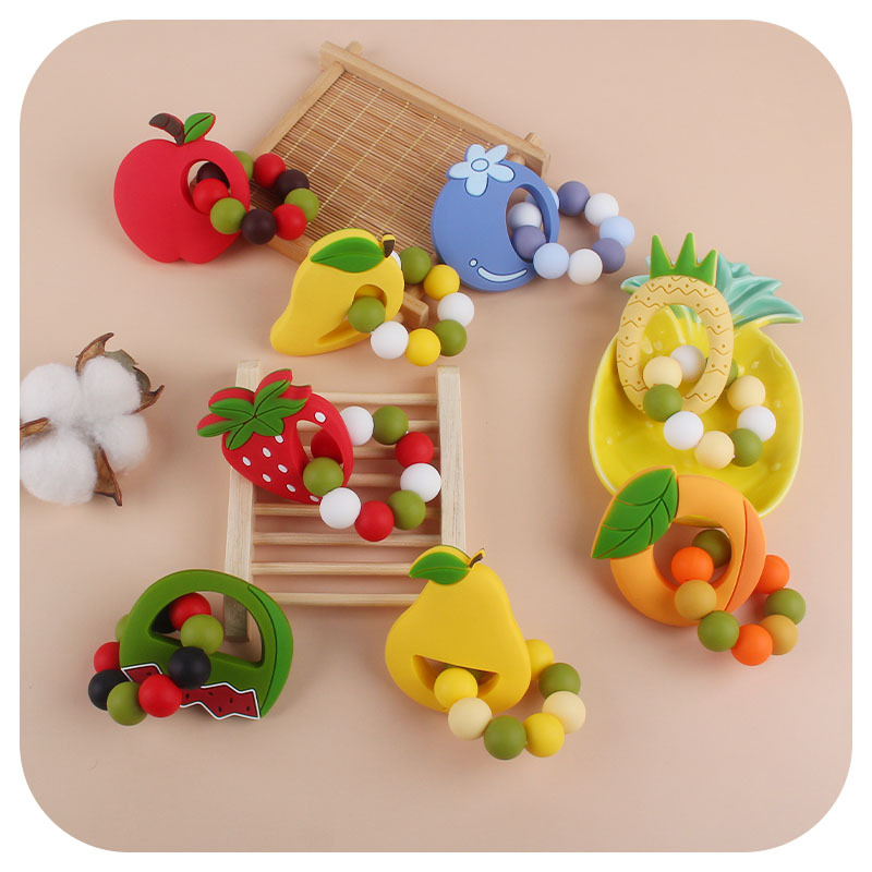 Nueva DIY creativo dibujos animados silicona fruta juguetes infantiles suministros fresa mango teether pulsera teether stick