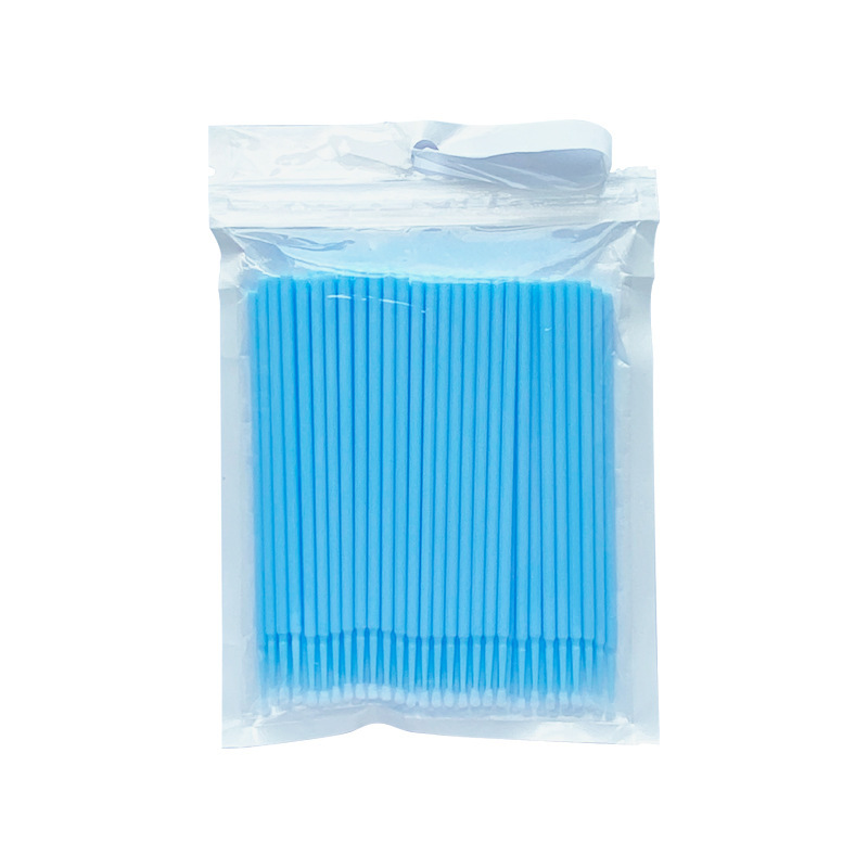 Dibuja delineador de ojos para ayudar a los bastoncillos de algodón para principiantes